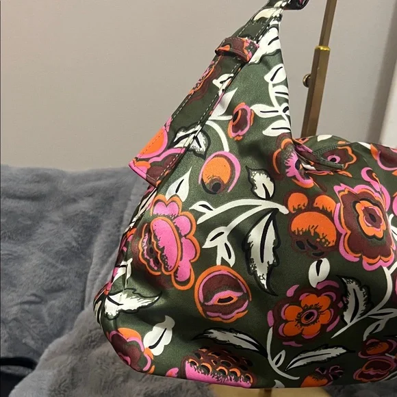 Vera Bradley Astoria Pink and Orange Floral Shoulder Bag NWOT retail $135 - Picture 2 of 9
